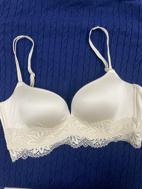 เป็นคนที่เนื้อด้านข้างเยอะ เลยซื้อ Smart Bra มาใส่ดู เก็บเนื้อด้านข้างดีเลย แถมยกกระชับดี แอดมินแนะนำดี บริการดี ไว้มาซื้ออีก